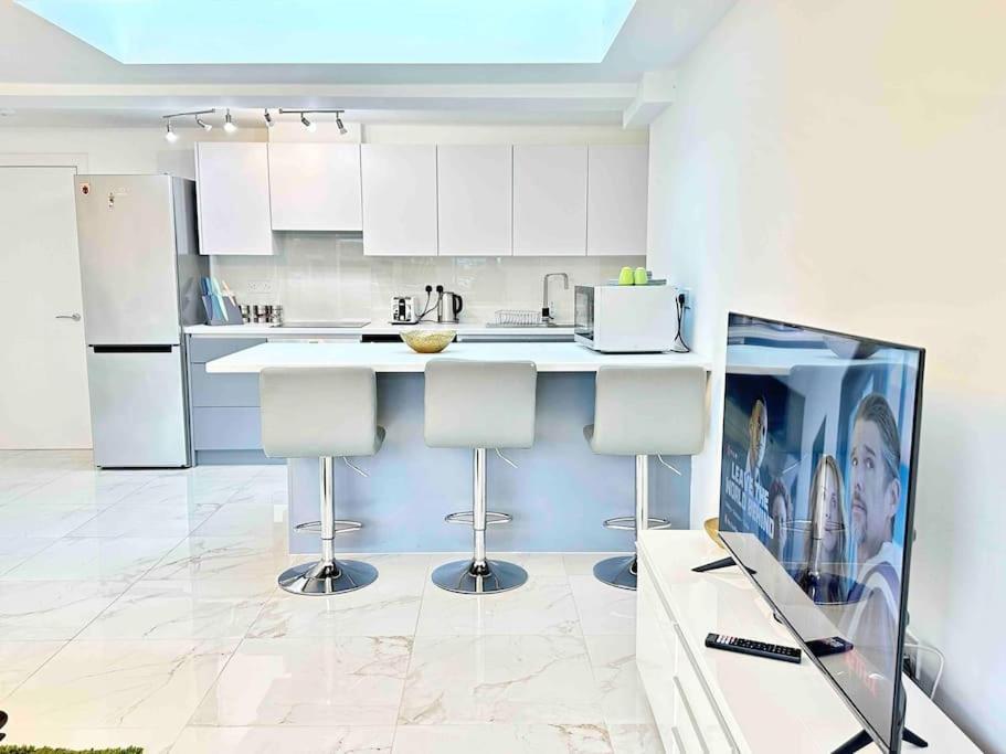 Paradigm House, Stunning 2-Bedroom Apartment 1, Free Parking, 옥스퍼드 외부 사진